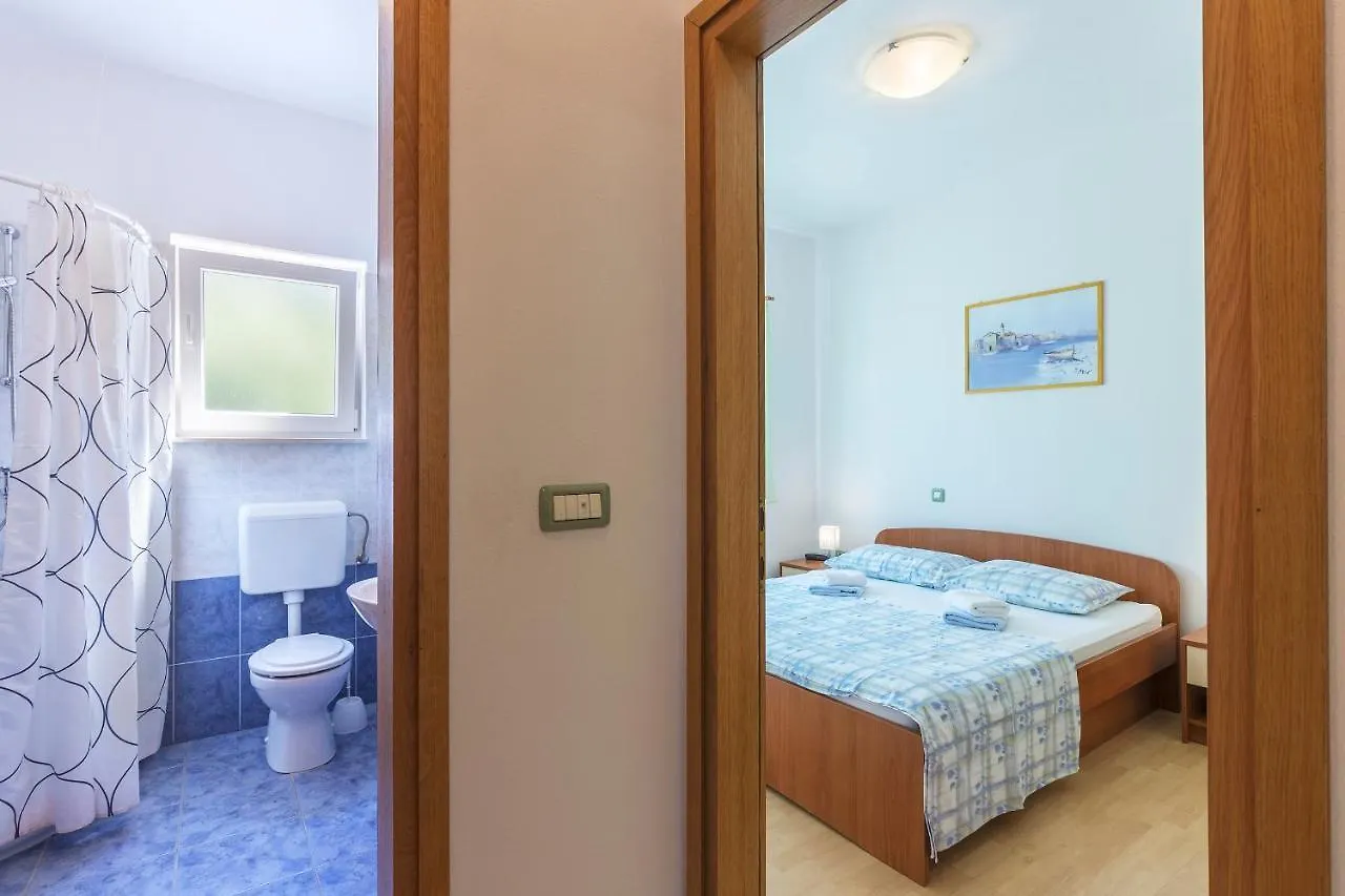 Apartments Pino Pula