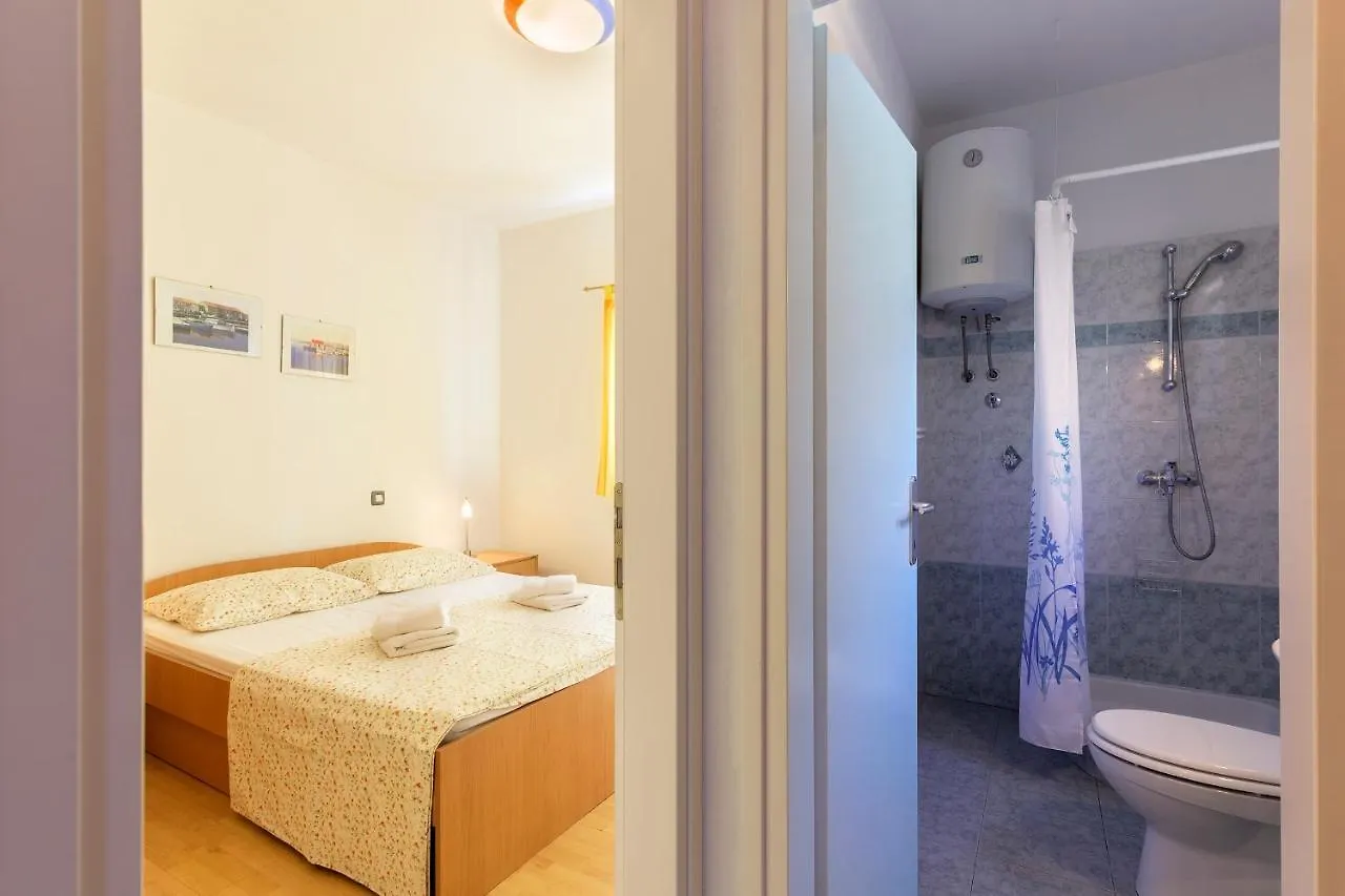 Apartments Pino Pula
