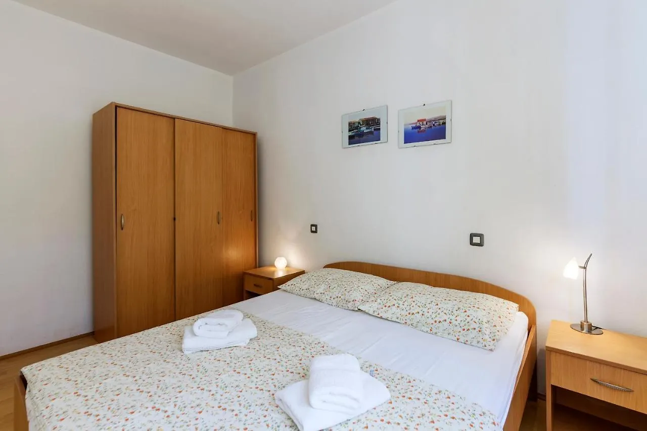 Apartments Pino Pula
