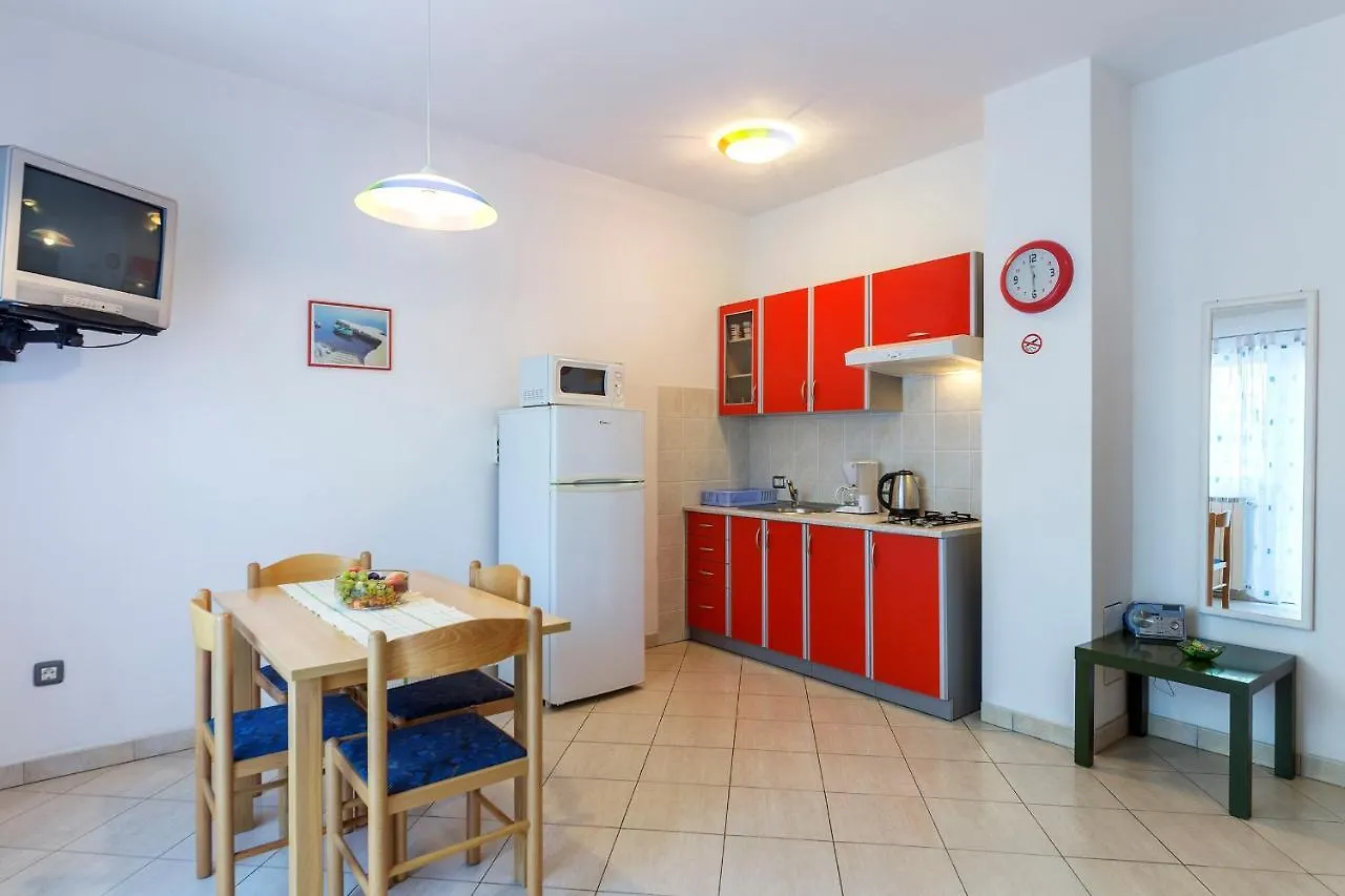 Apartments Pino Pula