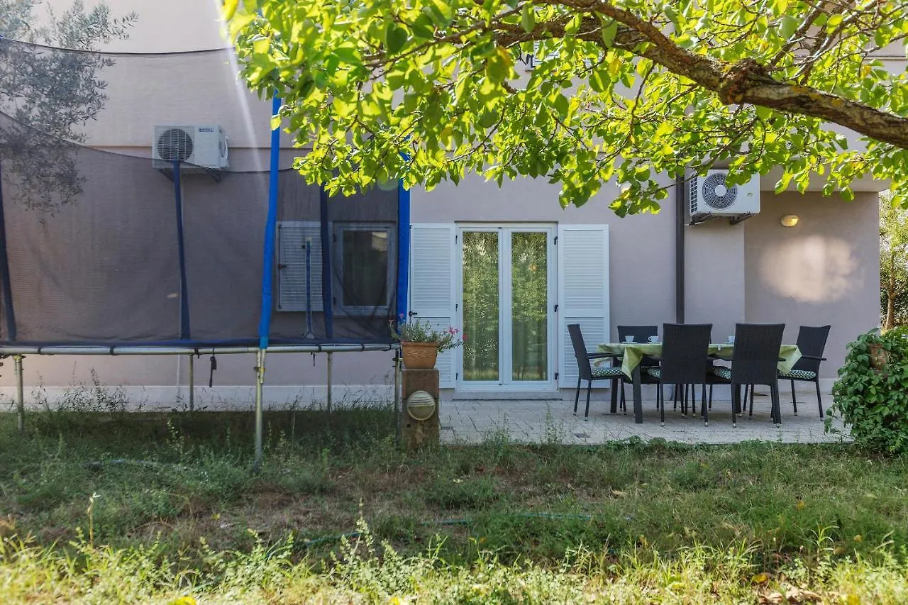 Apartments Pino Pula
