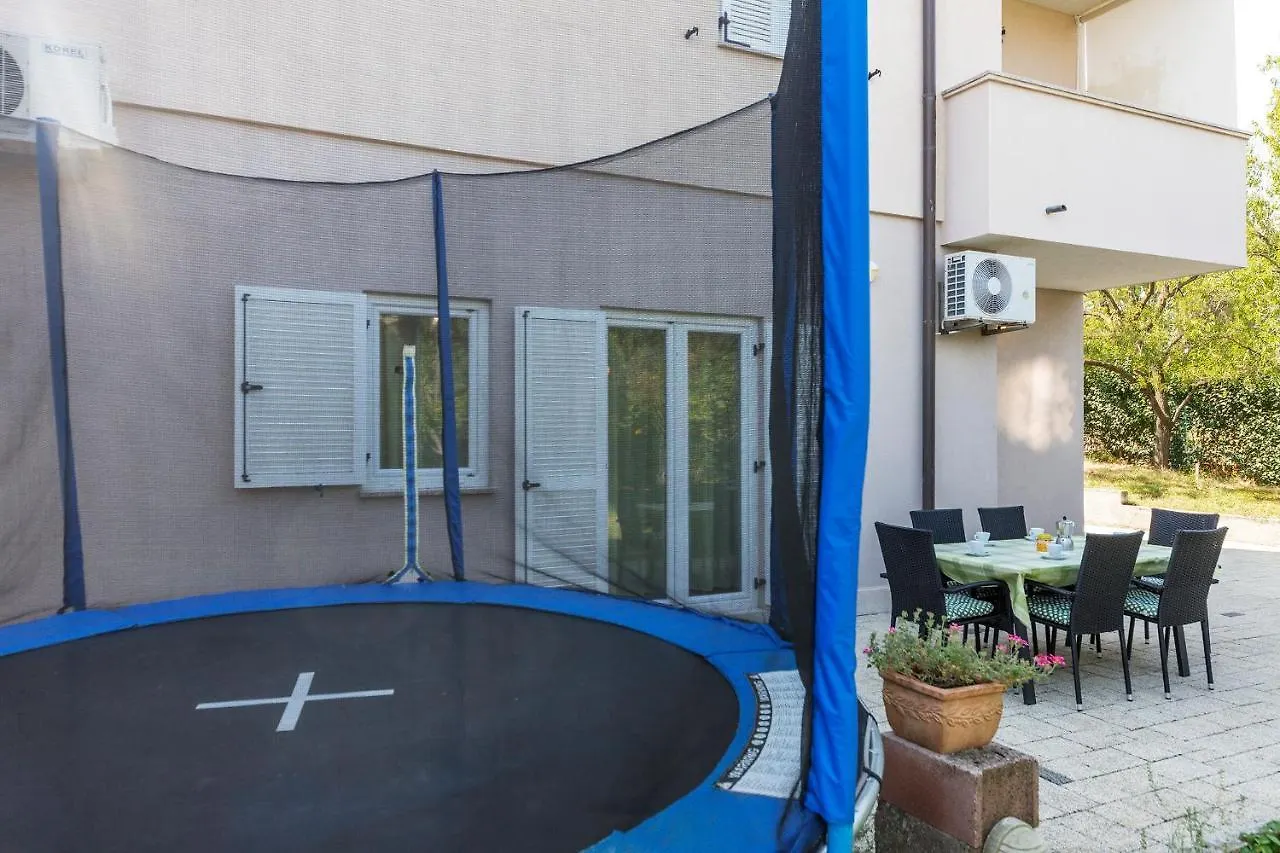 Apartments Pino Pula