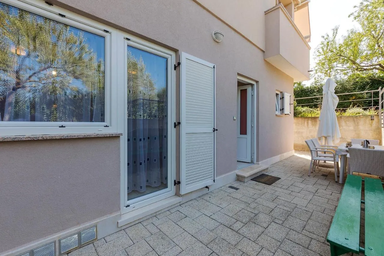 Apartments Pino Pula