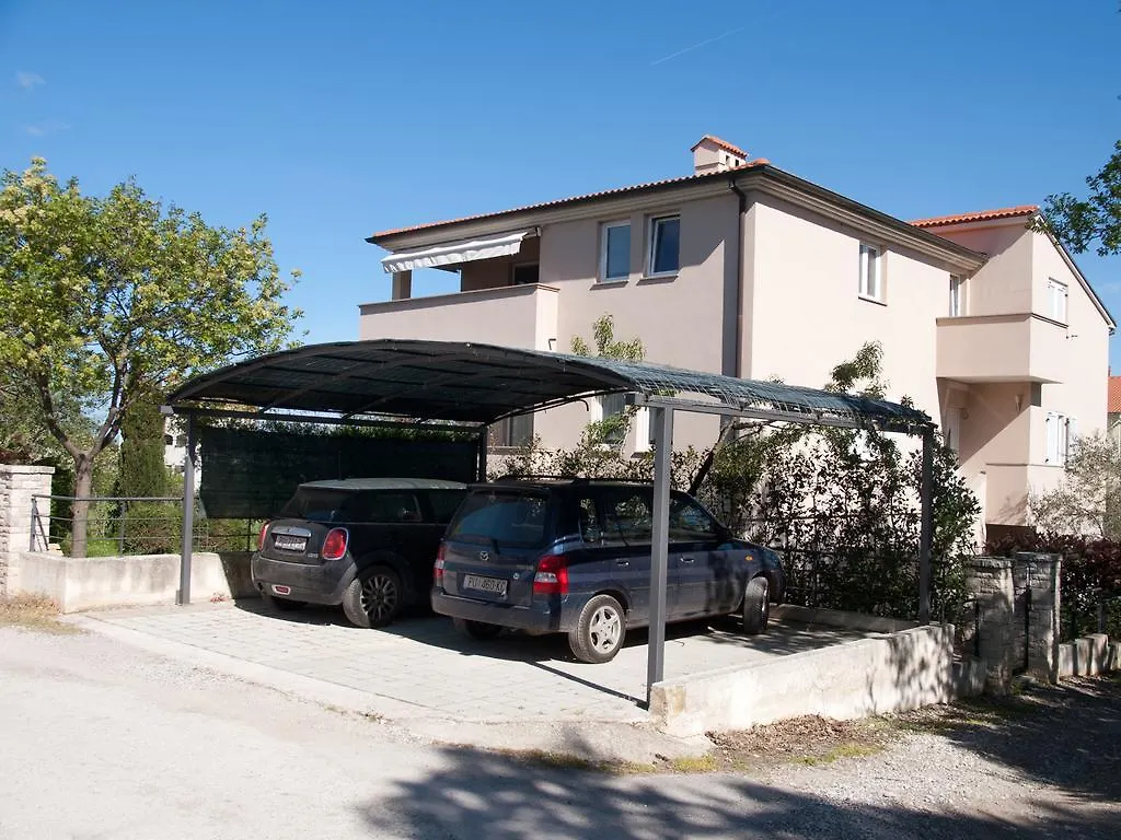 Apartments Pino Pula
